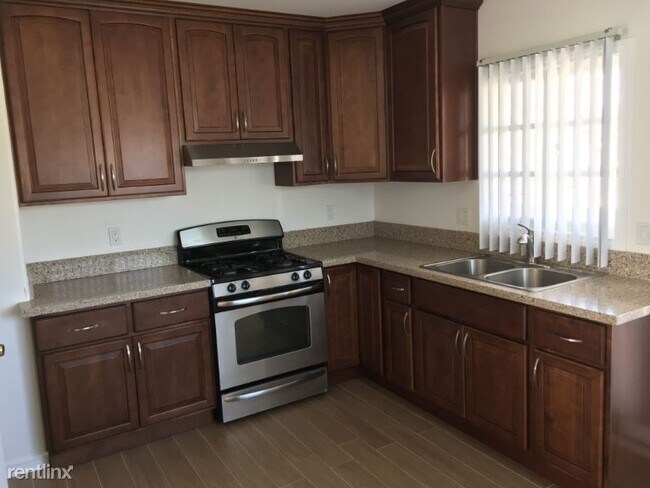 Foto del edificio - 1 br, 1 bath House - 1204 E Maple St