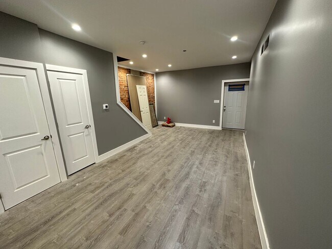 Foto del edificio - PHA VOUCHERS ACCEPTED! Fully Renovated 3-B...