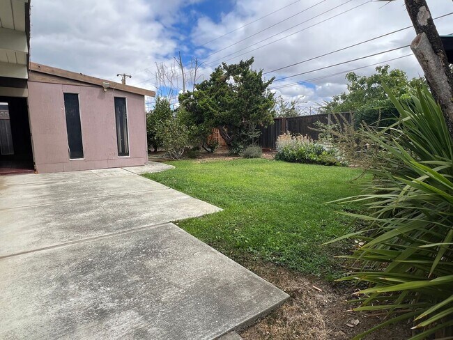 Foto del edificio - 3 Bedroom, 2 Bath Single-Story Home