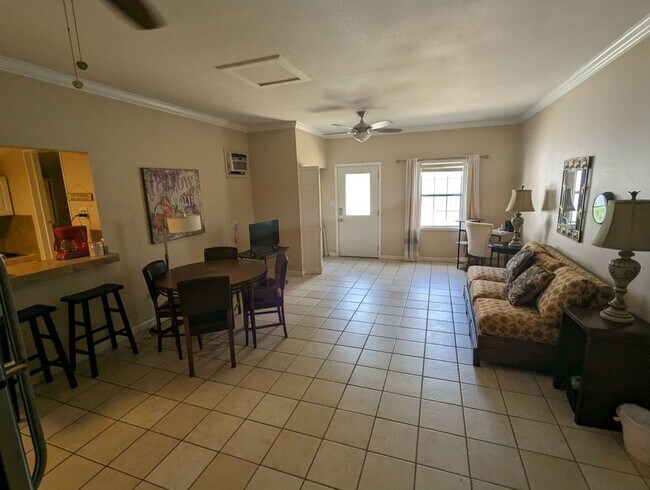 Foto del edificio - 351 Bayshore Dr