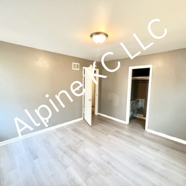 Foto del edificio - 4017 E 55th St