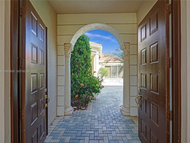 Foto del edificio - 16291 Bristol Pointe Dr