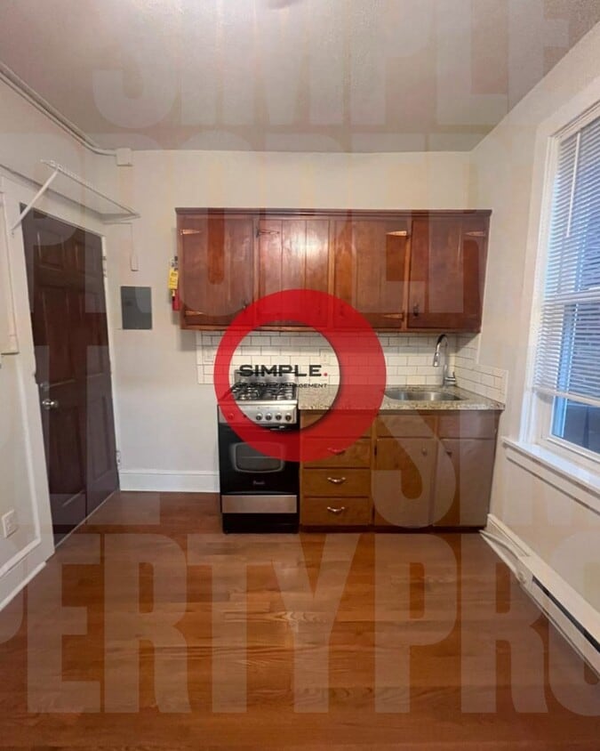 Primary Photo - 37 E Philadelphia Ave
