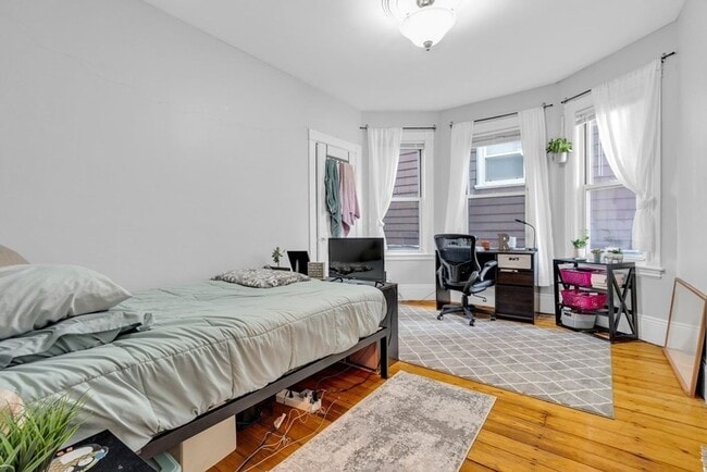 Building Photo - AWESOME MISSION HILL 6 BED/2 BATH ON SAINT ALPHONSUS ~ CENTRAL AIR