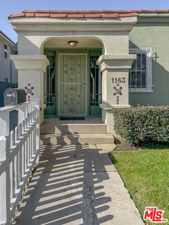 Foto del edificio - 1163 N Genesee Ave