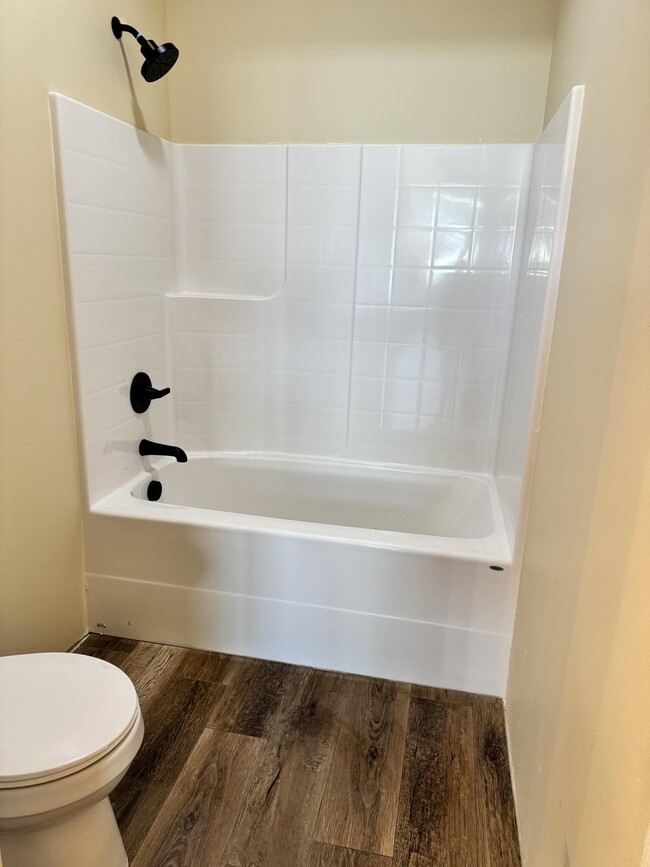 Bright Bathroom - 18507 9th St E