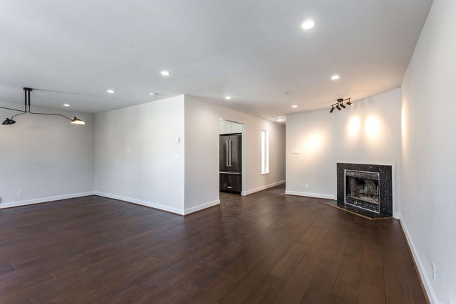 Building Photo - 235 Collins Street, Unit 2
