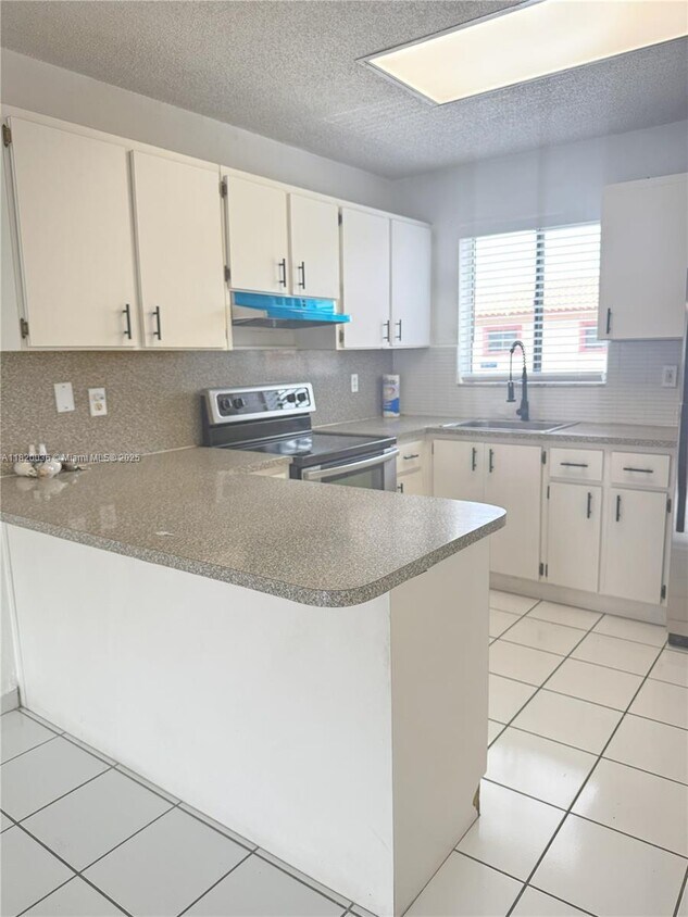 Foto principal - 6215 W 22nd Ct