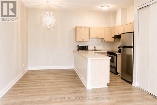 Photo du bâtiment - 4140 Foxwood Dr
