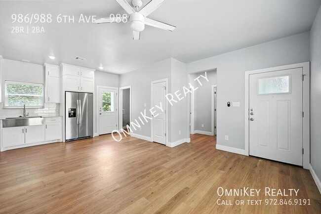 Building Photo - 986/988 6th Ave-988
