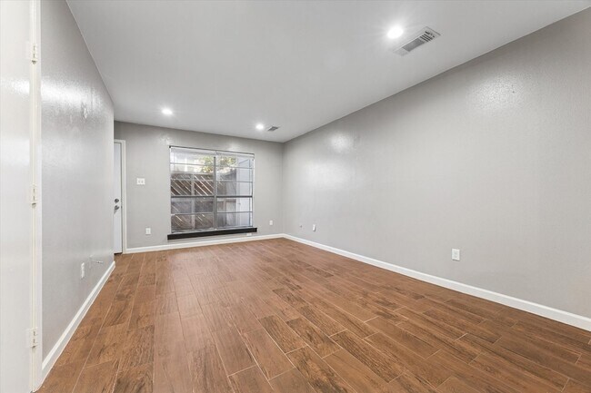 Foto del edificio - 8801 Hammerly Blvd