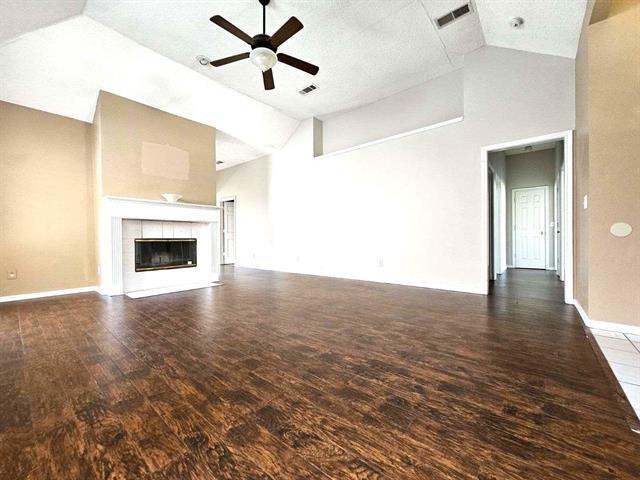 Foto del edificio - 7961 King Arthur Rd