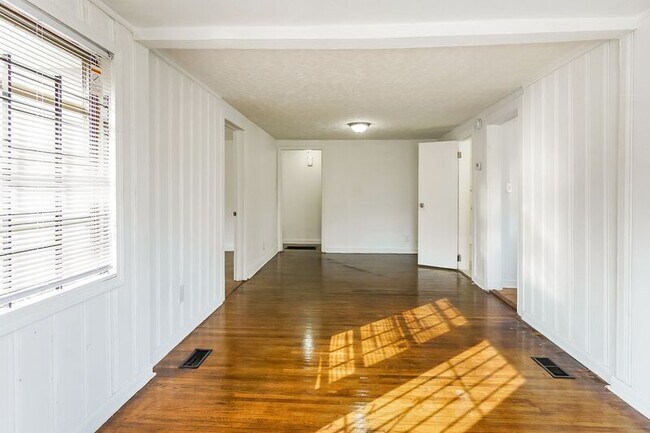 Building Photo - 4204 38th Ave N