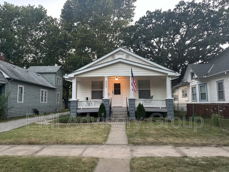 Foto principal - 205 NE Freeman Ave
