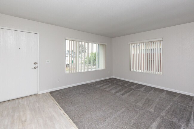 Foto del edificio - 3 Bedroom Home in Mira Mesa