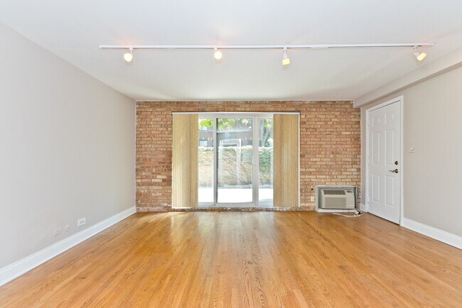 Building Photo - 3733 N Pine Grove Ave