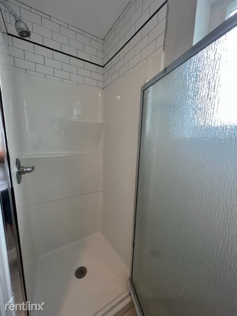 Building Photo - 4 br, 2.5 bath 4plex - 142 Hill St 142-A a...