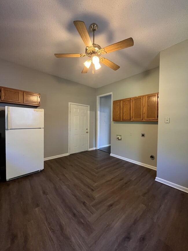Building Photo - 106 Tuxedo Dr