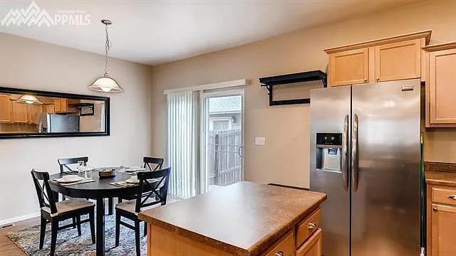 Comedor con acceso a un patio privado cercado - 3549 Bay Owl Grv