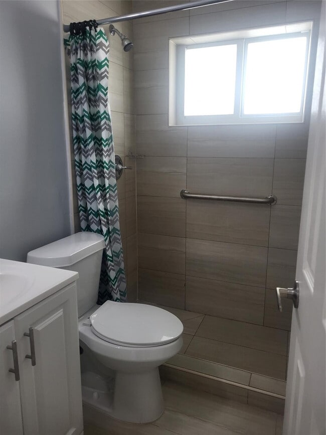 Foto del edificio - 6226 Miramar Pkwy