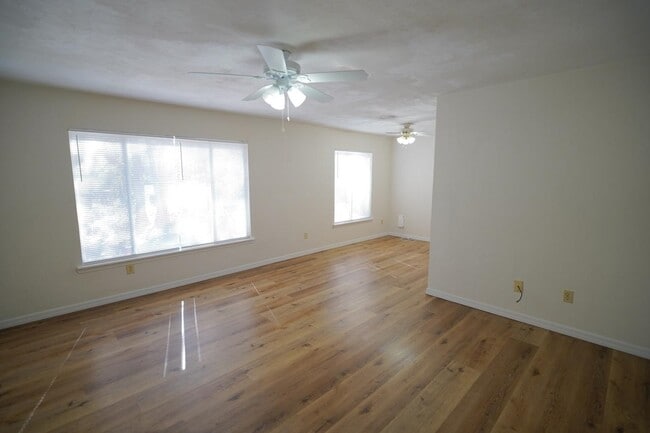 Building Photo - 2220 Claremont Ln