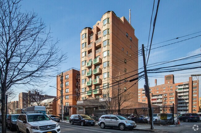 Building Photo - Maple Tower