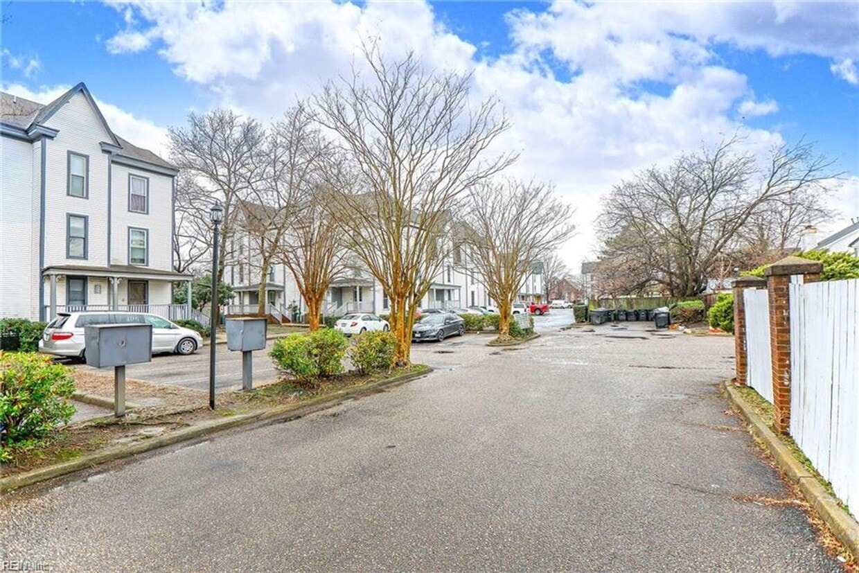 Foto principal - Updated 2 Bedroom Unit!