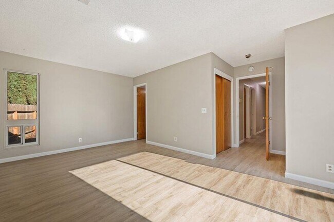 Foto del edificio - 1620 Monarch Ln