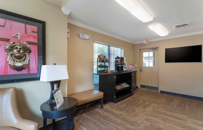 Building Photo - Furnished Studio-Nashville - Airport - Mus...