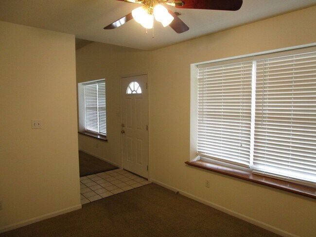 Foto del edificio - 1616-1618-1618 Juniper Dr