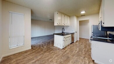 Building Photo - 915 Lakeside Dr