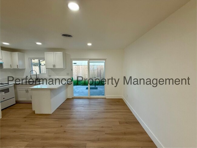Foto del edificio - 3401 Squire Ln