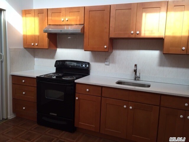 Foto del edificio - 68-21 Douglaston Pkwy