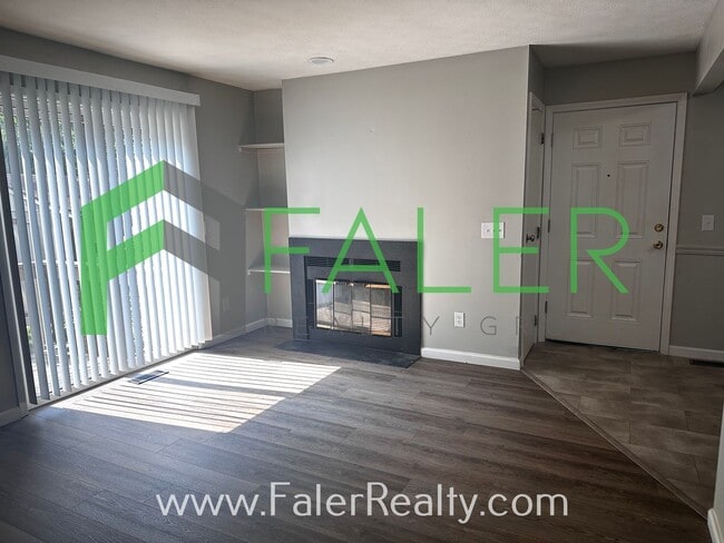 Building Photo - Update 2 bedroom condo - Move in ready!