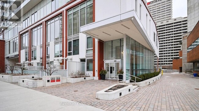Building Photo - 33 Helendale Ave