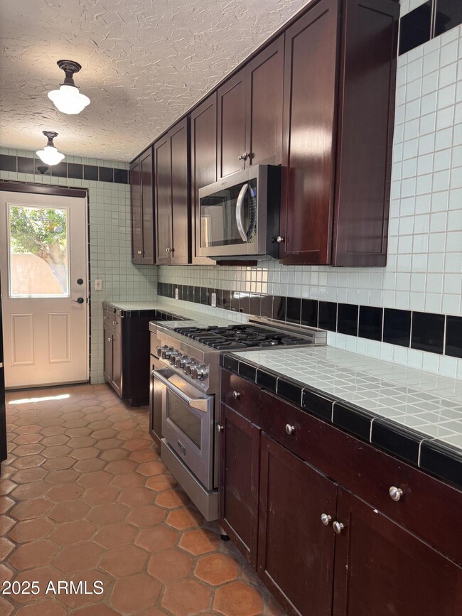Foto del edificio - 1509 E Cheery Lynn Rd