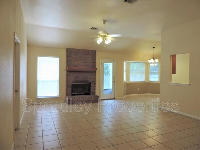Building Photo - 4601 Stratford Ct