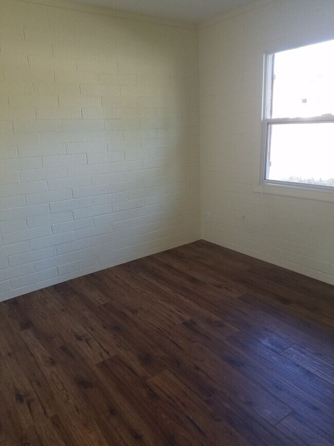 Foto del edificio - Cozy 1 Bed, 1 Bath Cottage - Water/Sewer/T...