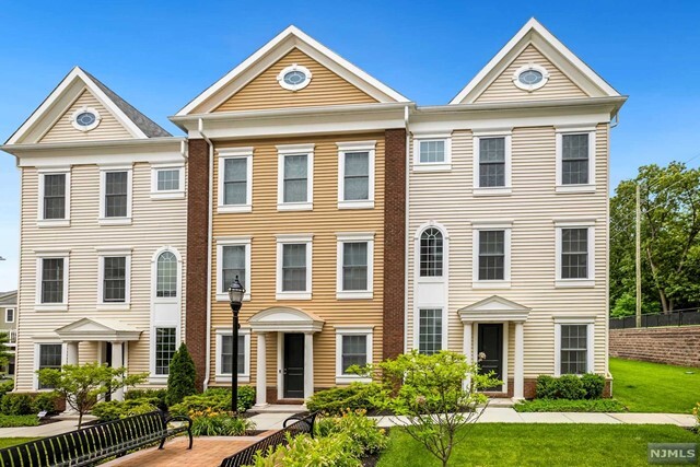 Building Photo - 32 Roosevelt Dr