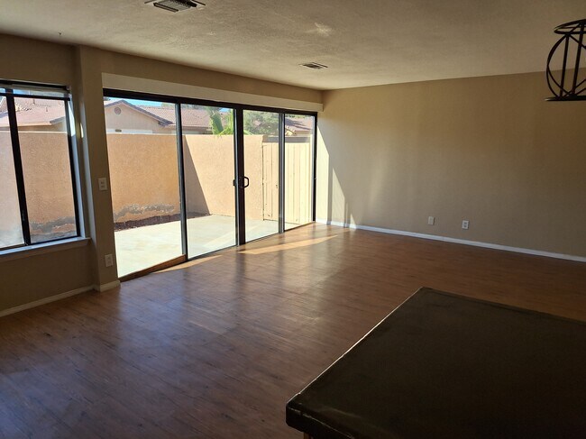 Foto del edificio - 27535 Lakeview Dr