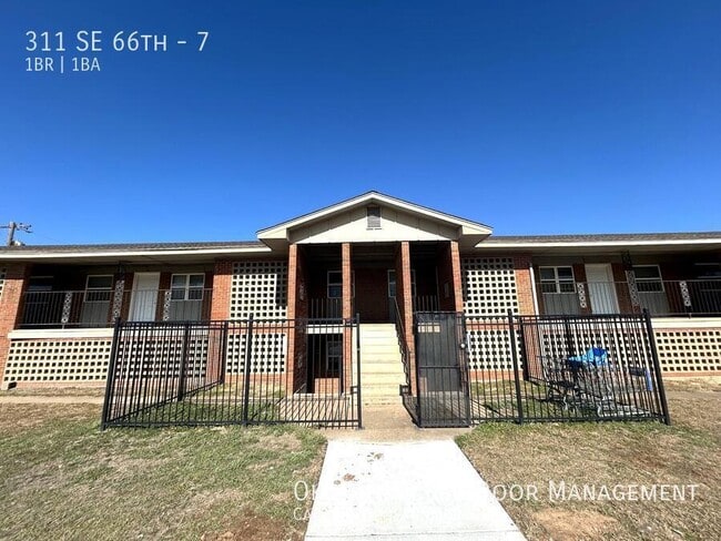 Building Photo - 311 SE 66th-7