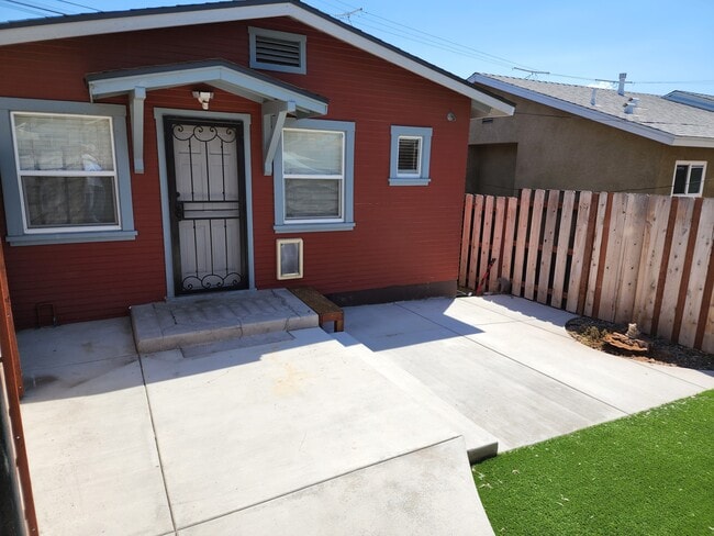 Building Photo - 223 Southlook Ave