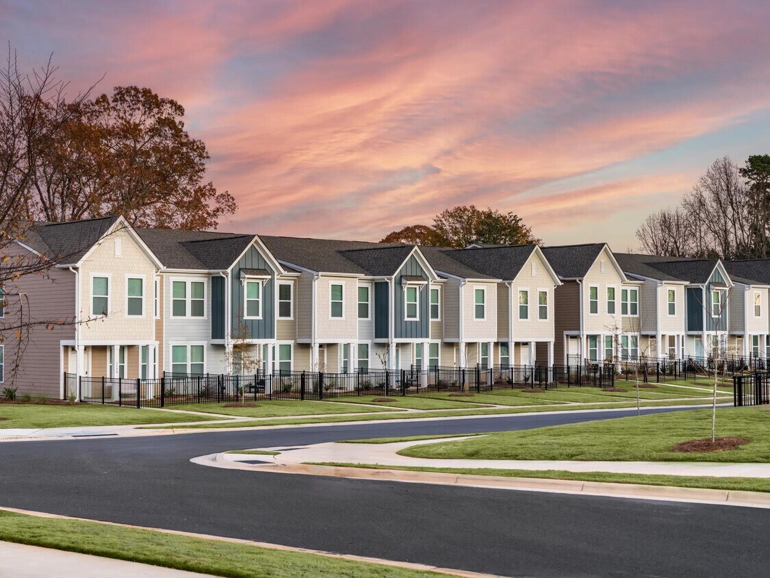 Vida moderna administrada profesionalmente por Mill Creek Residential. - Amavi Mooresville