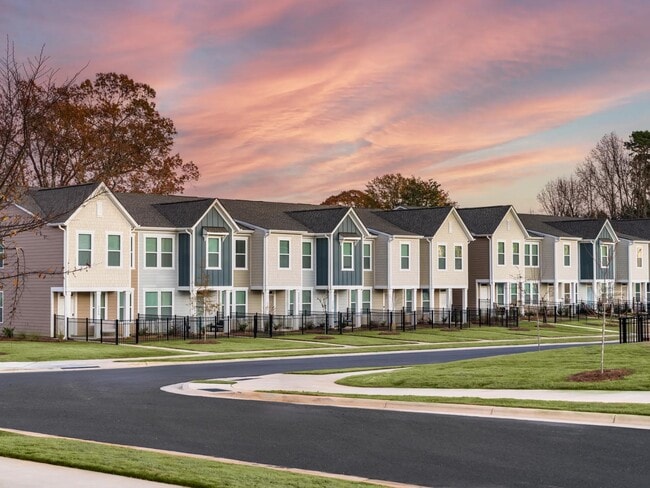 Building Photo - Amavi Mooresville