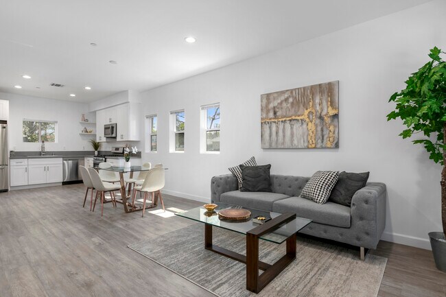 Building Photo - 14727 Friar St