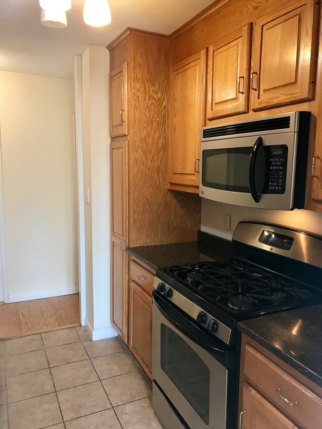 2600 Park Ave Unit 7J, Bridgeport, CT 06604 Room for Rent in
