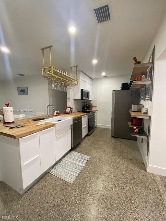 Building Photo - 3 br, 2 bath House - 4030 SW 33rd St