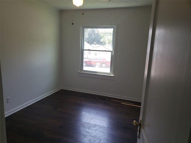 Building Photo - 367 Frasier St SE