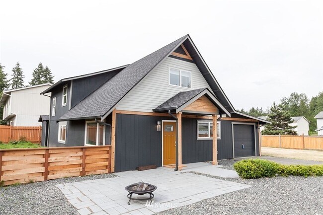 Building Photo - Check This One Out! Beautiful Puyallup Home!