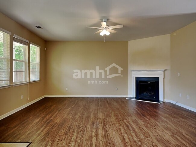 Building Photo - 6 Roberts Hill Drive